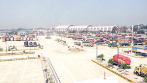 ভারতের বিধিনিষেধে আমদানিতে বাড়তি খরচ বেনাপোল স্থলবন্দর : কর্মকর্তা-আনসার সদস্যদের যোগসাজশে চলে চোরাচালান