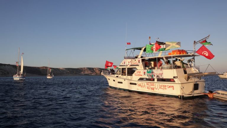 সুমুদ ফ্লোটিলা থেকে আটক ১৩৭ অধিকারকর্মীকে তুরস্কে পাঠাল ইসরায়েল