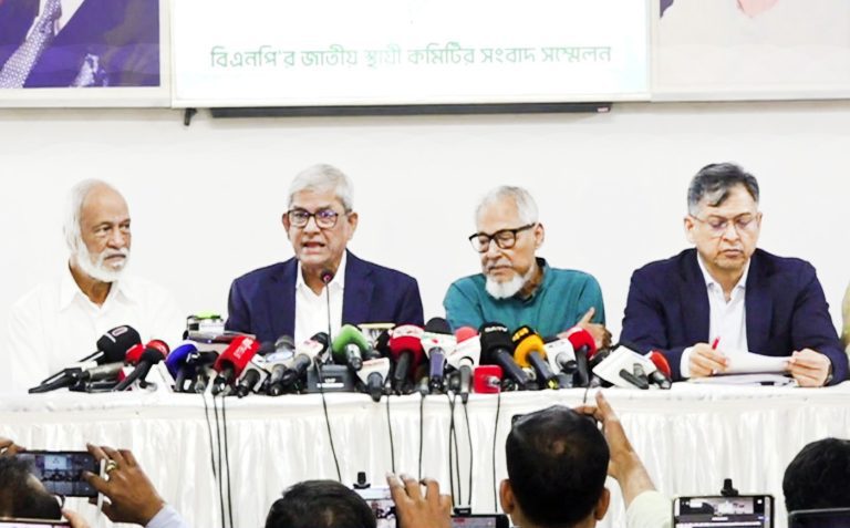 নির্বাচনের আগে গণভোট কোনোভাবেই মানবে না বিএনপি : মির্জা ফখরুল নির্বাচনের আগে গণভোট কোনোভাবেই মানবে না বিএনপি : মির্জা ফখরুল