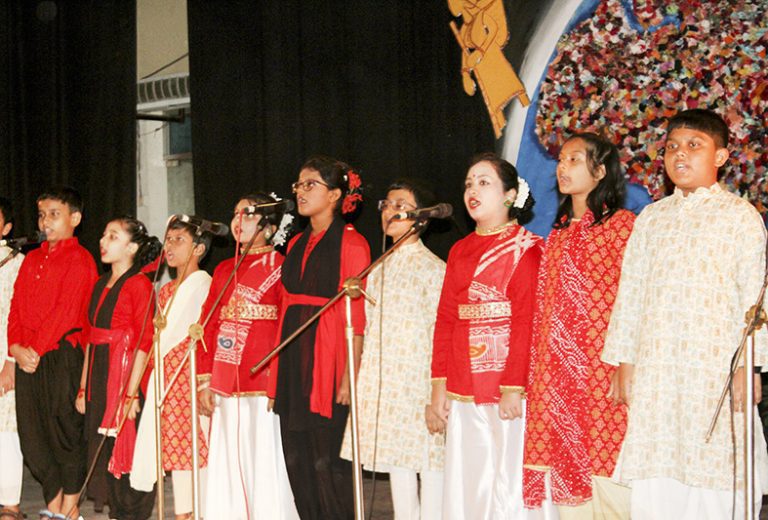 মৌমাছি স্কুলের পুরস্কার বিতরণ  ও সাংস্কৃতিক অনুষ্ঠান  মৌমাছি স্কুলের পুরস্কার বিতরণ  ও সাংস্কৃতিক অনুষ্ঠান