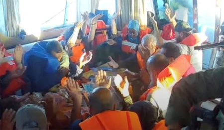 অনশনে অভিযাত্রীরা, বিশ্ববাসীর নজরে ইসরায়েলের নৌ অবরোধ