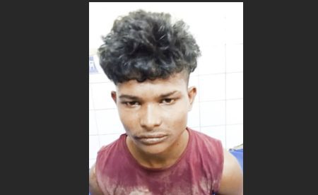 যশোরে রেলগেটে বোমা হামলার হোতা পিচ্চি রবি র্যাবের হাতে আটক যশোরে রেলগেটে বোমা হামলার হোতা পিচ্চি রবি র্যাবের হাতে আটক