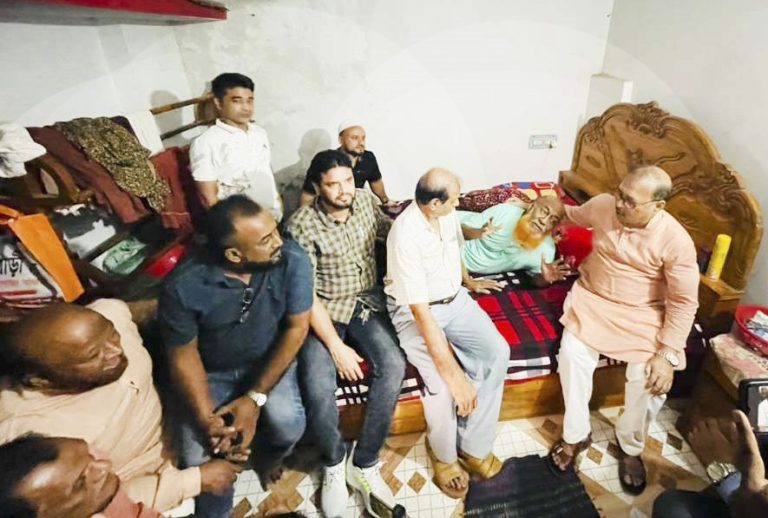 বেনাপোলে অসুস্থ বিএনপি নেতাদের বাড়ি গিয়ে খোঁজ নিলেন সাবেক এমপি মফিকুল হাসান তৃপ্তি বেনাপোলে অসুস্থ বিএনপি নেতাদের বাড়ি গিয়ে খোঁজ নিলেন সাবেক এমপি মফিকুল হাসান তৃপ্তি