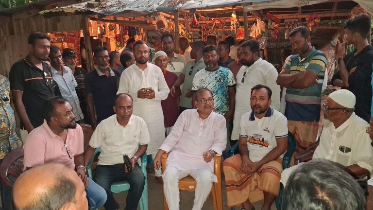 নিজামপুরে অসুস্থ নেতাকর্মীদের খোঁজখবর নিলেন সাবেক এমপি মফিকুল হাসান তৃপ্তি