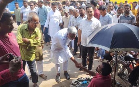 চুড়ামনকাটি বাজারে অনিন্দ্য ইসলাম অমিতের গণসংযোগ