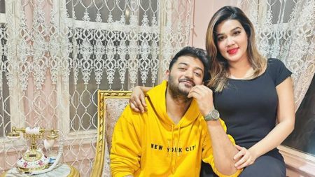 যুক্তরাষ্ট্রে গিয়ে দূরত্ব ঘুচল বাপ্পী-মাহির