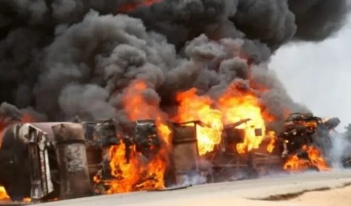 নাইজেরিয়ায় জ্বালানি ট্যাঙ্কার বিস্ফোরণ, মৃত্যু কমপক্ষে ৩৮