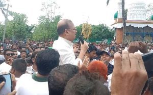 কল্যাণ : বৃহস্পতিবার বেনাপোলের দীঘিরপাড় ঈদগাহে উপস্থিত নেতাকর্মীদের উদ্দেশ্যে বক্তব্য রাখেন বিএনপির সাবেক কেন্দ্রীয় দফতর সম্পাদক ও যশোর-১ আসনের সাবেক এমপি মফিকুল হাসান তৃপ্তি