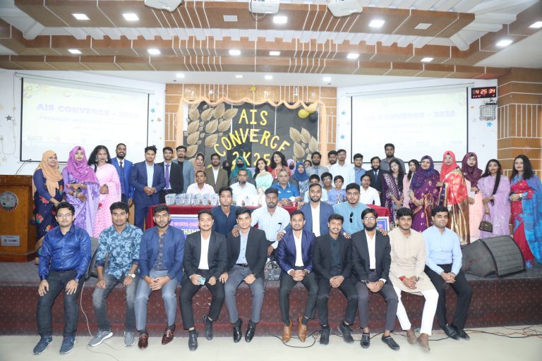 যশোর বিজ্ঞান ও প্রযুক্তি বিশ্ববিদ্যালয়ে (যবিপ্রবি) ইন্টারন্যাশনাল অ্যাকাউন্টিং ডে-২০২৫ ও অ্যাকাউন্টিং অ্যান্ড ইনফরমেশন সিস্টেমস্ (এআইএস) বিভাগের নবীন বরণ ও বিদায় সংবর্ধনা অনুষ্ঠিত হয়েছে। সোমবার আনন্দ শোভাযাত্রা, কেক কাটা, আলোচনা অনুষ্ঠান, নবীন শিক্ষার্থীদের ফুলেল শুভেচ্ছা, বিদায়ী শিক্ষার্থীদের সম্মাননা স্মারক ও সংবর্ধনা প্রদান, অন্তঃবিভাগ ক্রীড়া প্রতিযোগীতার পুরস্কার বিতরণী এবং মনোজ্ঞ সাংস্কৃতিক অনুষ্ঠানের মধ্য দিয়ে এ অনুষ্ঠান হয়।