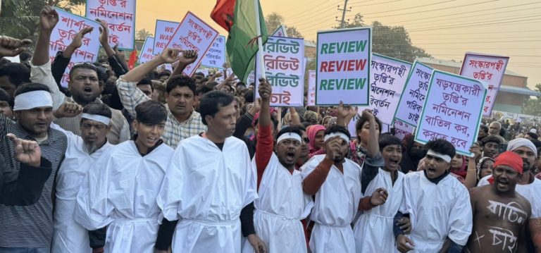 জীবন-মৃত্যুর সন্ধিক্ষণে খালেদা জিয়া : নেত্রীর চরম সংকটেও শার্শার ৩ নেতা ব্যস্ত ব্যক্তিগত স্বার্থে