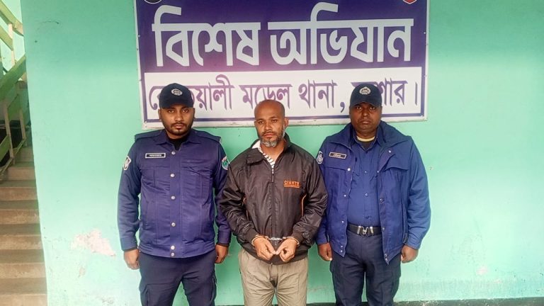 যশোরে ককটেল ও ধারালো অস্ত্রসহ মাসুদ আটক যশোরে ককটেল ও ধারালো অস্ত্রসহ মাসুদ আটক