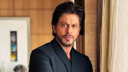 ৬০ বছরে পা দিলেন বলিউড বাদশাহ শাহরুখ খান