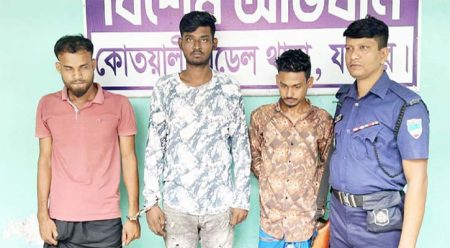 চিহ্নিত তিন ‘উড়ন্ত’ ছিনতাইকারী আটক বিদেশ ফেরত যুবককে মারপিট ও মুক্তিপণ দাবি, গ্রেপ্তার এক চিহ্নিত তিন ‘উড়ন্ত’ ছিনতাইকারী আটক
