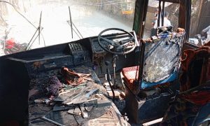 যশোর উপশহরের পার্কিং করে রাখা একটি যাত্রীবাহী বাসে দুর্বৃত্তদের আগুন