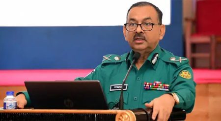 আগুন সন্ত্রাসীদের দেখামাত্রই গুলি নির্দেশ ডিএমপি কমিশনারের আগুন সন্ত্রাসীদের দেখামাত্রই গুলি নির্দেশ ডিএমপি কমিশনারের