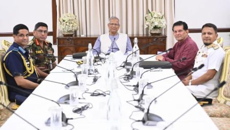 নির্বাচনে নিশ্ছিদ্র নিরাপত্তা নিশ্চিত করতে তিন বাহিনীকে নির্দেশ প্রধান উপদেষ্টার নির্বাচনে নিশ্ছিদ্র নিরাপত্তা নিশ্চিত করতে তিন বাহিনীকে নির্দেশ প্রধান উপদেষ্টার