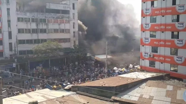 ‘চোখের সামনেই একের পর এক পুড়ে গেল, কিছুই করতে পারিনি’