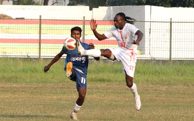 জেলা প্রশাসক গোল্ডকাপ ফুটবল টুর্নামেন্টে কেশবপুরকে হারিয়ে সেমিতে চৌগাছা