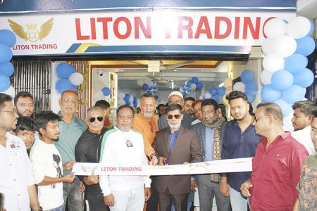 যশোরে উৎসবমুখর পরিবেশে ‘লিটন ট্রেডিং’র শো-রুম উদ্বোধন