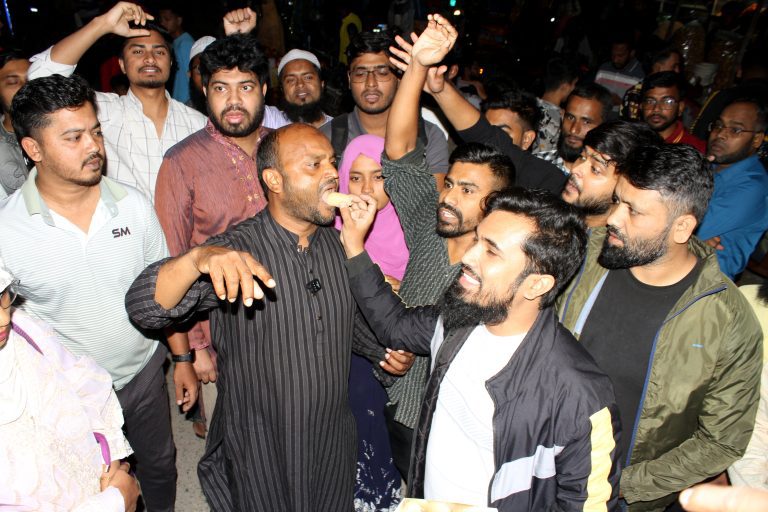 শেখ হাসিনার মৃত্যুদণ্ডে যশোরের বিভিন্ন শ্রেণি পেশার মানুষের সন্তোষ প্রকাশ শেখ হাসিনার মৃত্যুদণ্ডে যশোরের বিভিন্ন শ্রেণি পেশার মানুষের সন্তোষ প্রকাশ