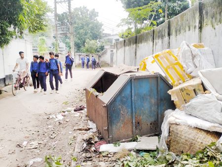 ডাস্টবিন সংকটে বর্জ্য ব্যবস্থাপনায় ভোগান্তি ডাস্টবিন সংকটে বর্জ্য ব্যবস্থাপনায় ভোগান্তি