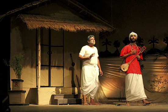 তির্যক যশোরের নাটক ‘গৈ গেরামের পালা’ মঞ্চস্থ তির্যক যশোরের নাটক ‘গৈ গেরামের পালা’ মঞ্চস্থ