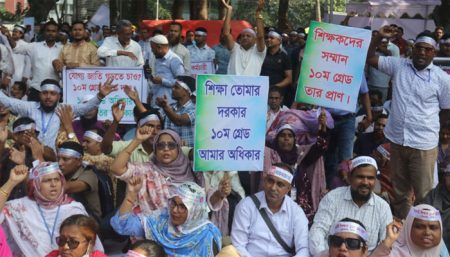 সারাদেশে প্রাথমিক শিক্ষকদের কর্মবিরতি, দাবি আদায় না হওয়া পর্যন্ত শহীদ মিনারে অবস্থান সারাদেশে প্রাথমিক শিক্ষকদের কর্মবিরতি, দাবি আদায় না হওয়া পর্যন্ত শহীদ মিনারে অবস্থান