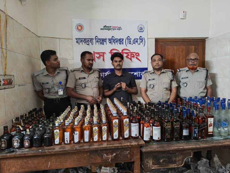 যশোরে বিদেশি মদসহ যুবক গ্রেফতার