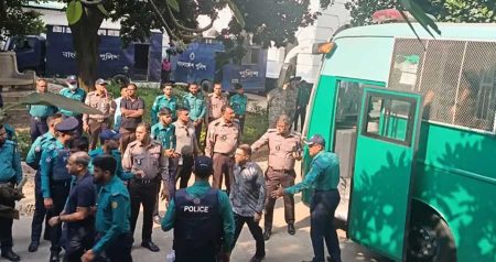 মানবতাবিরোধী অপরাধের দুই মামলায় ট্রাইব্যুনালে ১৩ সেনা কর্মকর্তা