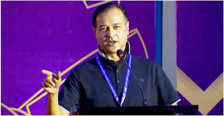 আসিফ আকবরের বক্তব্যে সমালোচনার ঝড়