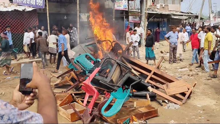 মনোনয়ন দ্বন্দ্বে বিএনপির দুপক্ষের সংঘর্ষে রণক্ষেত্র মেহেরপুর