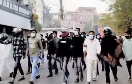 যশোরে হাজী সুমনের অনুসারীদের ঝটিকা মিছিল