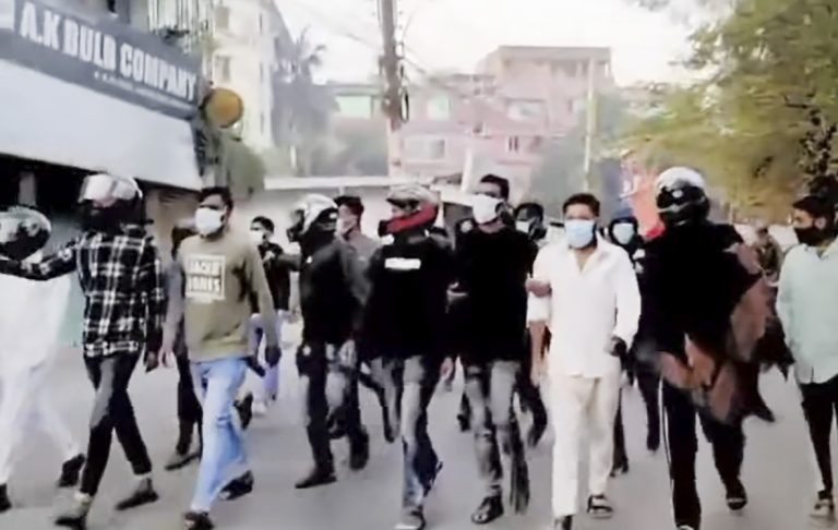 যশোরে হাজী সুমনের অনুসারীদের ঝটিকা মিছিল