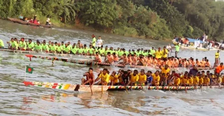 উৎসবমুখর আয়োজনে ভৈরব নদে নৌকাবাইচ, হাজারো মানুষের ঢল