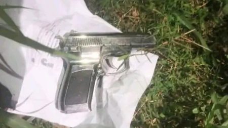 মাগুরায় অস্ত্র ফেলে পালালো ৩ ছিনতাইকারী