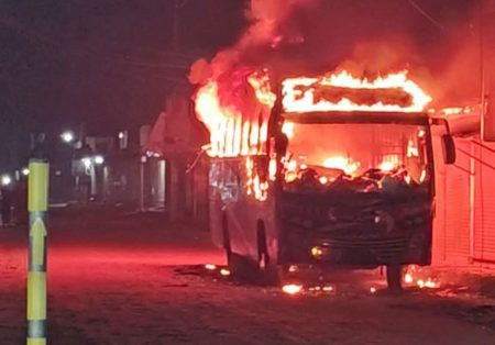 ময়মনসিংহে বাসে দুর্বৃত্তদের আগুন, সিটে ঘুমানো চালক পুড়ে অঙ্গার ময়মনসিংহে বাসে দুর্বৃত্তদের আগুন, সিটে ঘুমানো চালক পুড়ে অঙ্গার