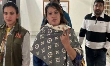 ‘ফেসবুকে সরব’ যশোর মহিলা লীগ নেত্রী মহুয়া গ্রেপ্তার