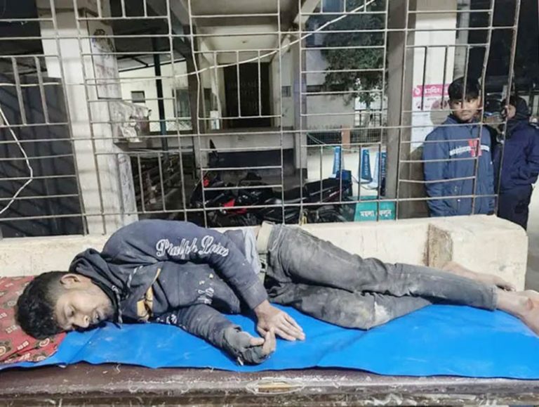 যশোর-২ আসনে বিএনপি প্রার্থীর বাসভবনে সন্ত্রাসী হামলা, কেয়ারটেকারের স্ত্রী আহত