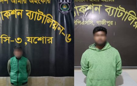 র্যাব-৬ এর সফল অভিযান : যশোরে দুই হত্যা মামলার পলাতক আসামি গ্রেফতার র্যাব-৬ এর সফল অভিযান : যশোরে দুই হত্যা মামলার পলাতক আসামি গ্রেফতার