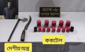 বাঘারপাড়ার জয়রামপুর থেকে ১৪টি ককটেল বোমাসহ এক ব্যক্তি গ্রেফতার