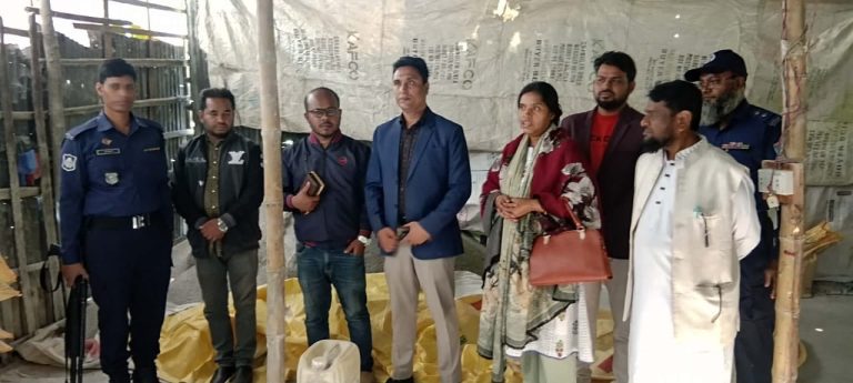 সিমেন্ট-মাটি দিয়ে সার! যশোরে নকল সার তৈরির কারখানা উচ্ছেদ সিমেন্ট-মাটি দিয়ে সার! যশোরে নকল সার তৈরির কারখানা উচ্ছেদ