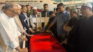 শহিদ হাদির মরদেহ গ্রহণ করছেন অন্তর্বর্তী সরকার ও রাজনৈতিক দলের শীর্ষ নেতারা |