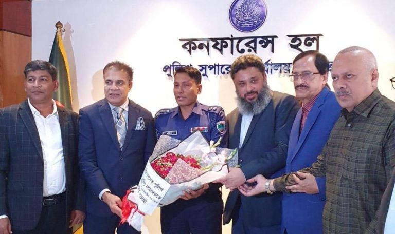 যশোরে পুলিশ সুপার ও ব্যবসায়ীদের মতবিনিময় সভা : সন্ত্রাসমুক্ত ও বাসযোগ্য শহরের অঙ্গীকার যশোরে পুলিশ সুপার ও ব্যবসায়ীদের মতবিনিময় সভা: সন্ত্রাসমুক্ত ও বাসযোগ্য শহরের অঙ্গীকার