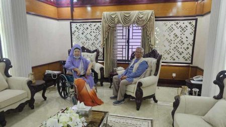 খালেদা জিয়ার ‘আপসহীনতা’ থেকে জাতি মুক্তির অনুপ্রেরণা পেয়েছে : ইউনূস