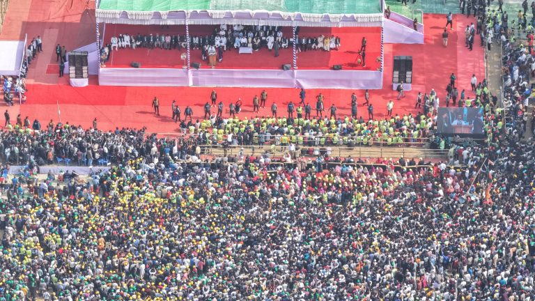কেউ কেউ বেহেস্তের টিকিট বিক্রির মাধ্যমে ভোট চাচ্ছে : তারেক রহমান