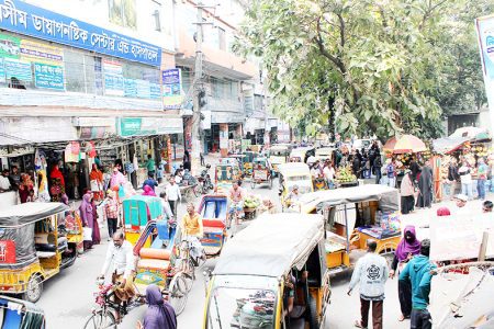 যশোর ২৫০ শয্যা হাসপাতালের প্রধান গেট দখল, রোগী-স্বজনদের ভোগান্তি চরমে