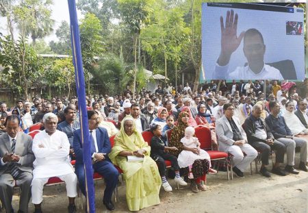 যে শিশুকে রঙের কারণে অস্বীকার, সে পেল মানবতার ঘর