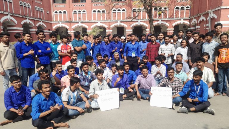 ১০ম গ্রেডে বিএসসি নিয়োগের সিদ্ধান্ত বাতিলের দাবিতে যশোরে পলিটেকনিক শিক্ষার্থীদের স্মারকলিপি