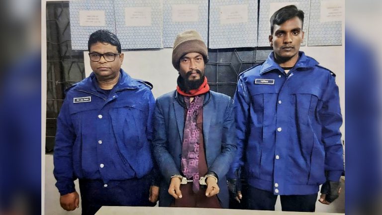 ‘ভবঘুরেকে যৌনাচারে লিপ্ত দেখলেই সানডে মানডে ক্লোজ করে দিতাম’, পুলিশকে ‘সাইকো’ সম্রাট