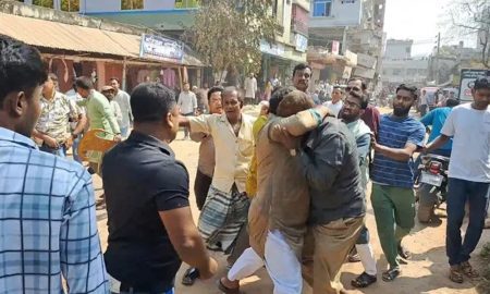 রাশেদ খানের সামনেই বিএনপির দুগ্রুপের হাতাহাতি, পুলিশের ওপর হামলা